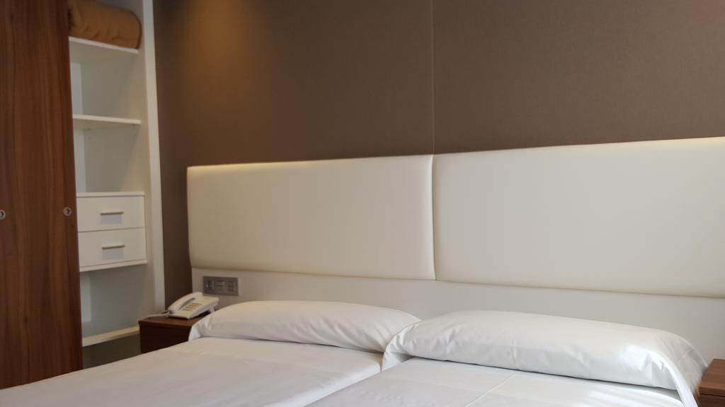 Hotel La Posada De Roces ヒホン エクステリア 写真