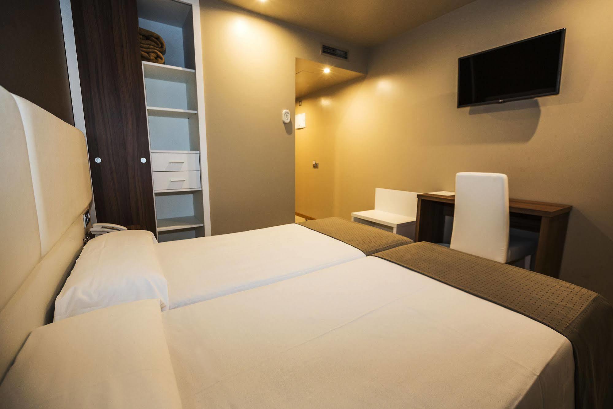 Hotel La Posada De Roces ヒホン エクステリア 写真