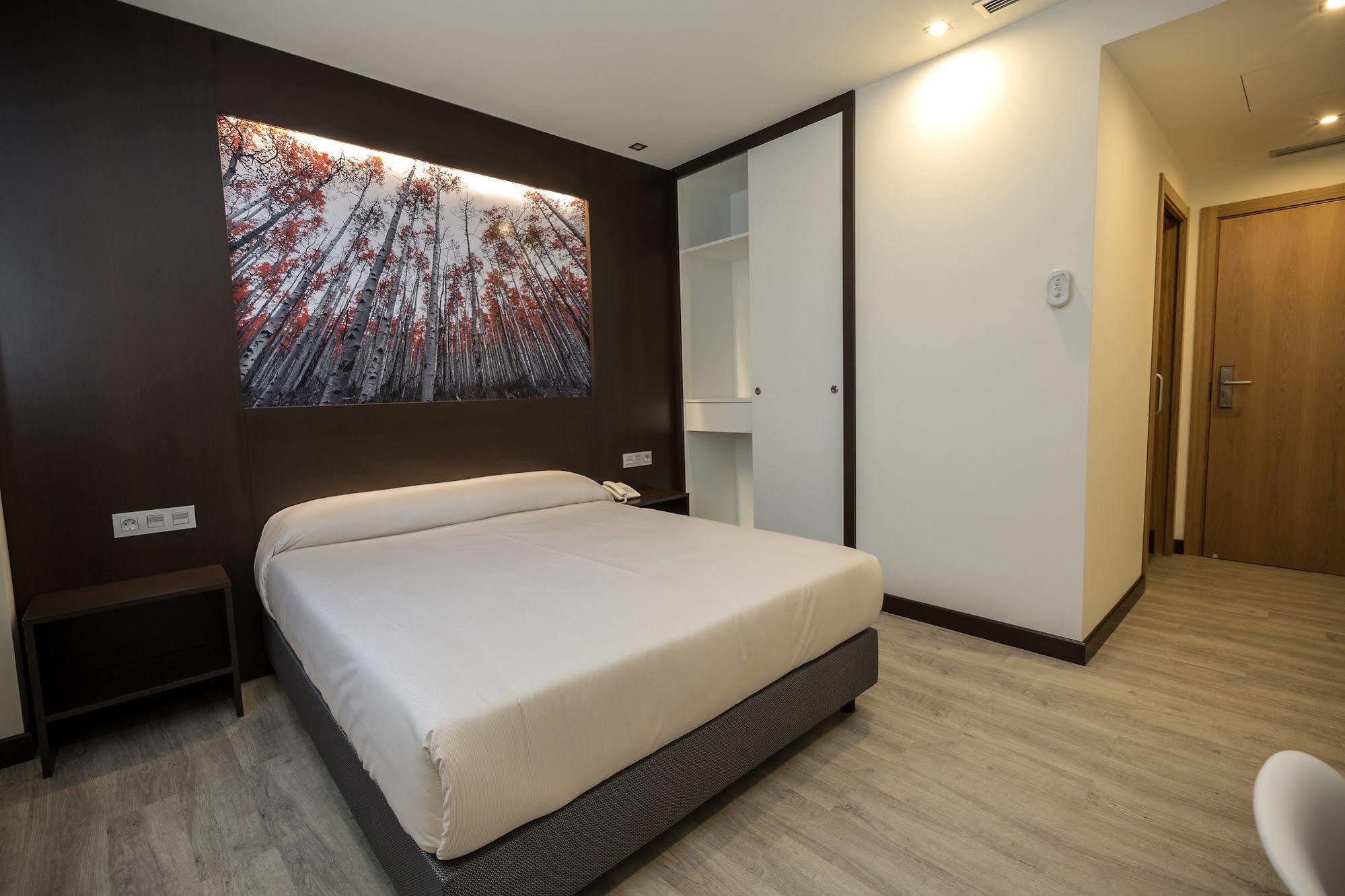 Hotel La Posada De Roces ヒホン エクステリア 写真