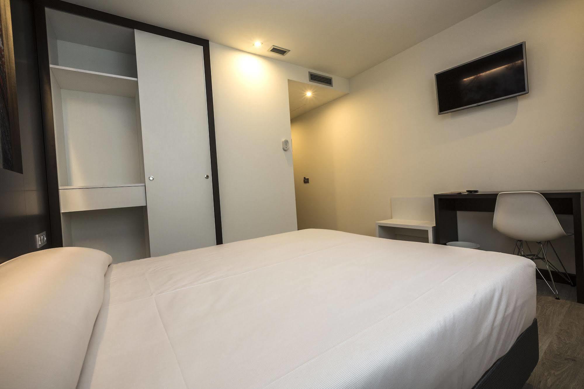 Hotel La Posada De Roces ヒホン エクステリア 写真