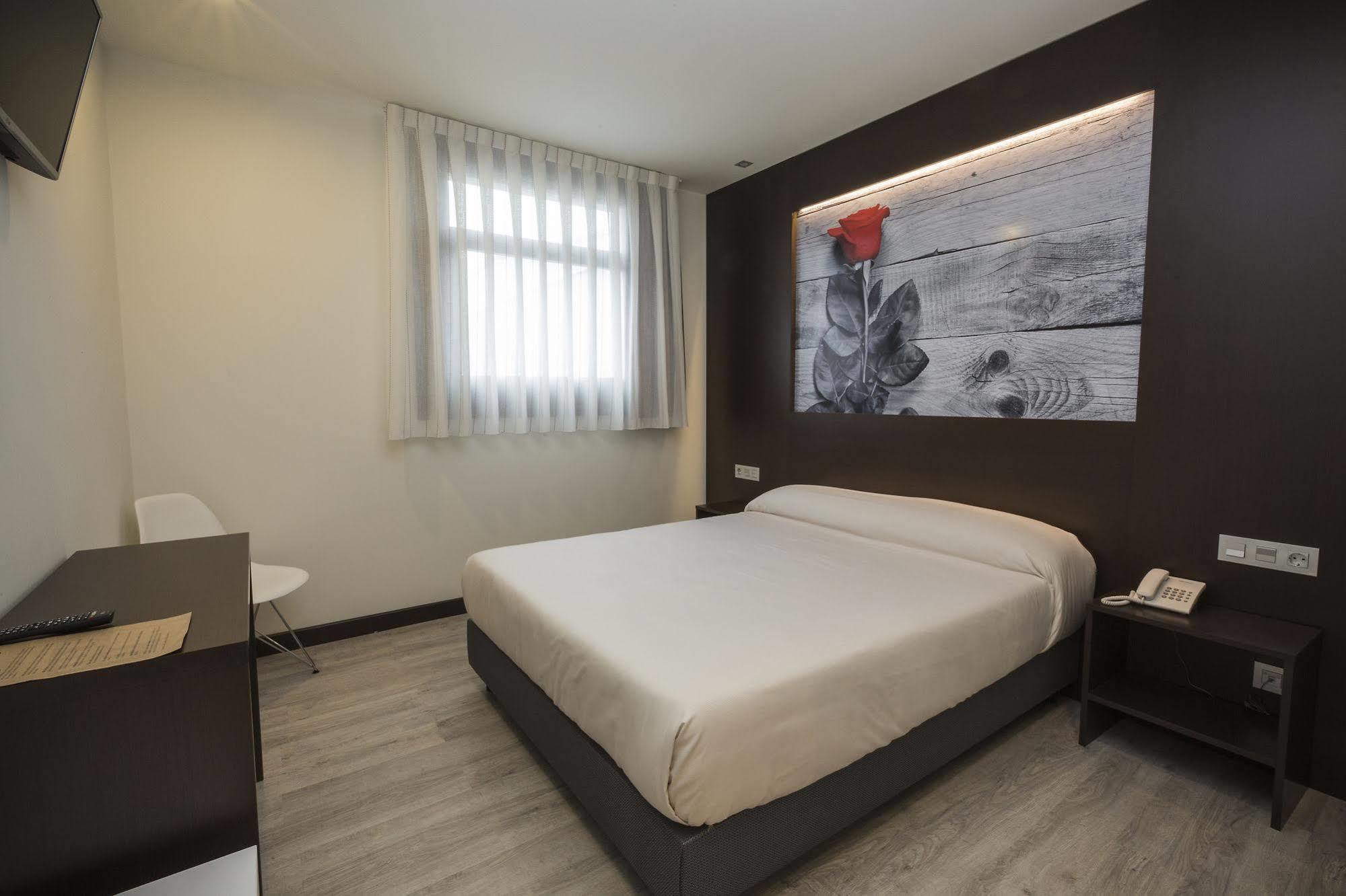 Hotel La Posada De Roces ヒホン エクステリア 写真